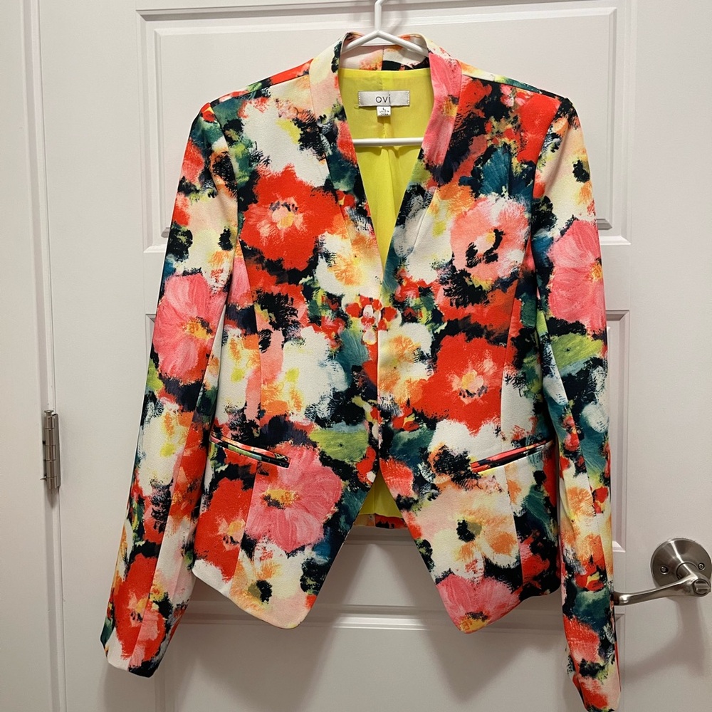 NWOT OVI Floral Blazer